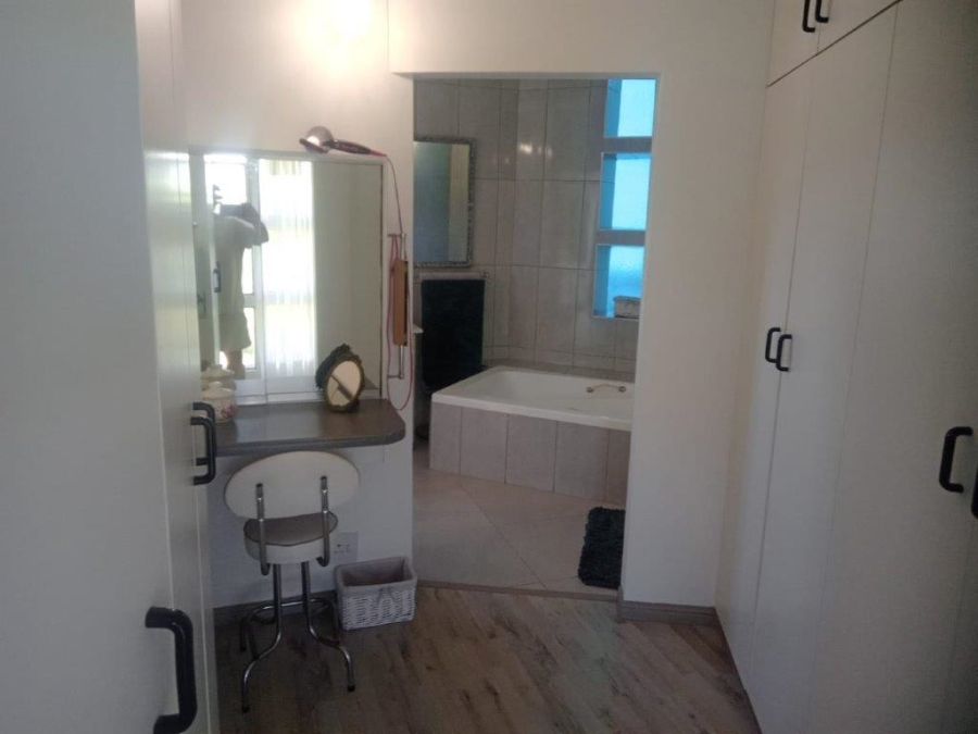 3 Bedroom Property for Sale in Wavecrest Eastern Cape